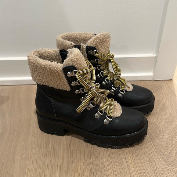 Women’s Steve Madden boots - Picture 1 of 7